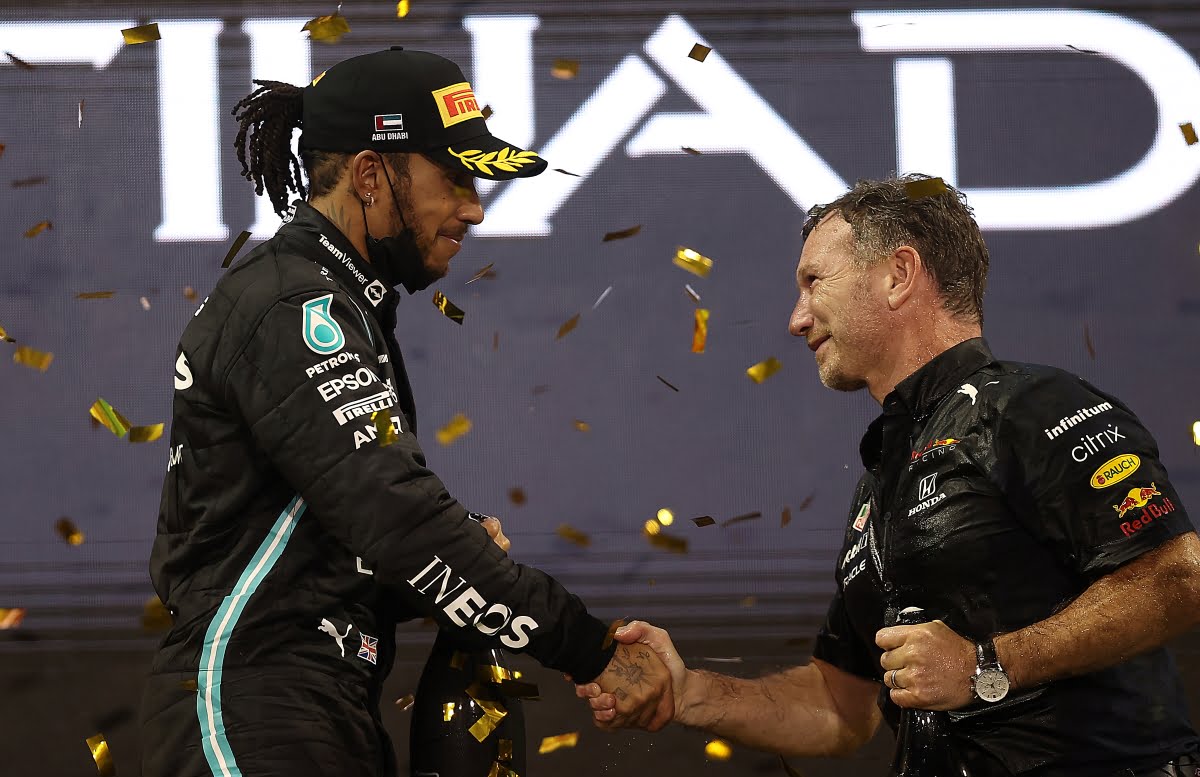 Horner: “Hamilton vypadá dobře v červené, a to je také dobré pro F1!”